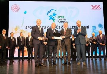 İKÇÜ'ye “Spor Dostu Kampüs" Ödülü