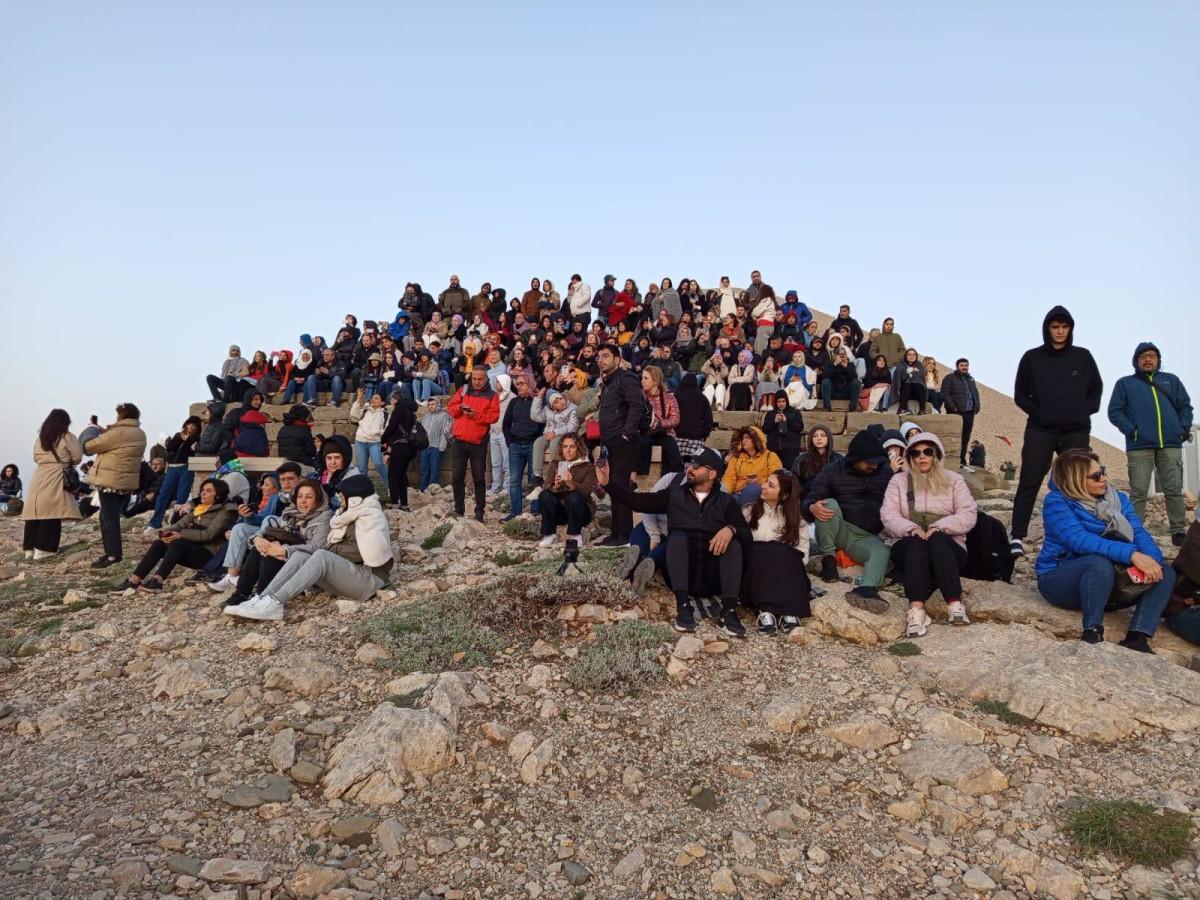 Nemrut Dağı'na ziyaretçi akını Nemrut Dağı'na ziyaretçi akını
