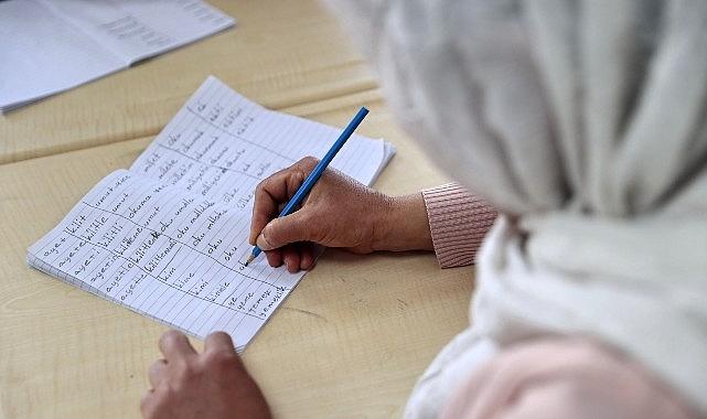 Konak'ta okuma-yazma seferberliği başladı Konak'ta okuma-yazma seferberliği başladı