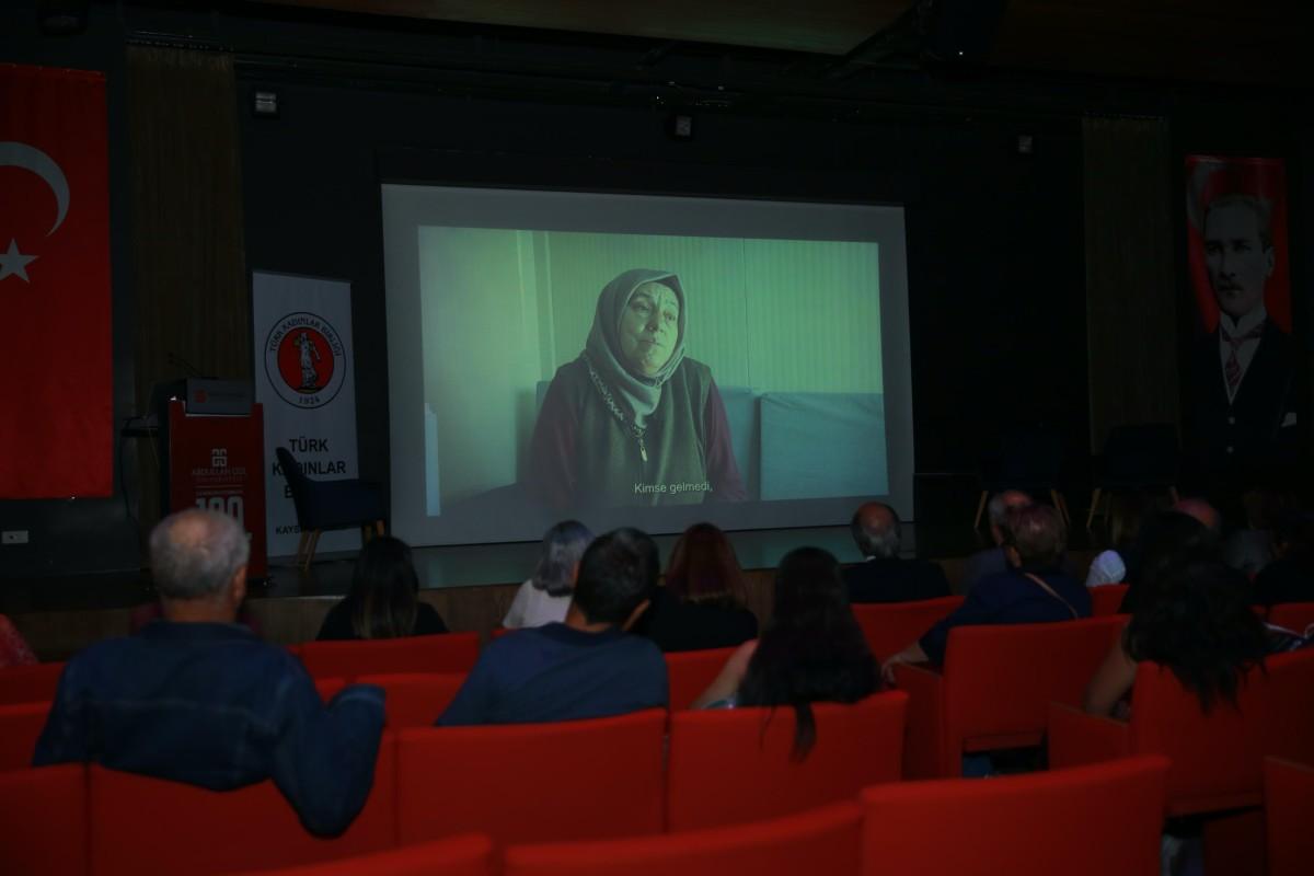 “Karanlıktan Sonra” belgeseli Kayseri’de: 6 Şubat sonrası kadınların direncine ışık tuttu “Karanlıktan Sonra” belgeseli Kayseri’de: 6 Şubat sonrası kadınların direncine ışık tuttu