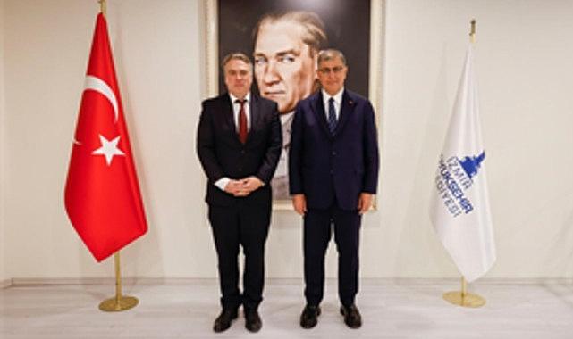 Başkan Tugay AB Delegasyonu'na İzmir'in “iklim nötr" çalışmalarını anlattı Başkan Tugay AB Delegasyonu'na İzmir'in “iklim nötr" çalışmalarını anlattı