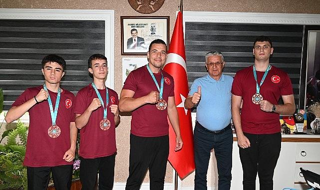 Başarılarını Başkan Topaloğlu ile paylaştılar Başarılarını Başkan Topaloğlu ile paylaştılar