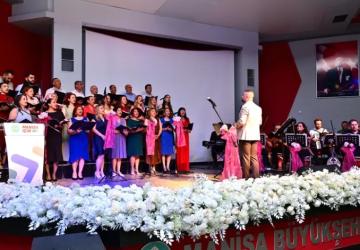 Manisa’da “Türkü Gibi Şarkılar” Konseri Büyük Beğeni Topladı