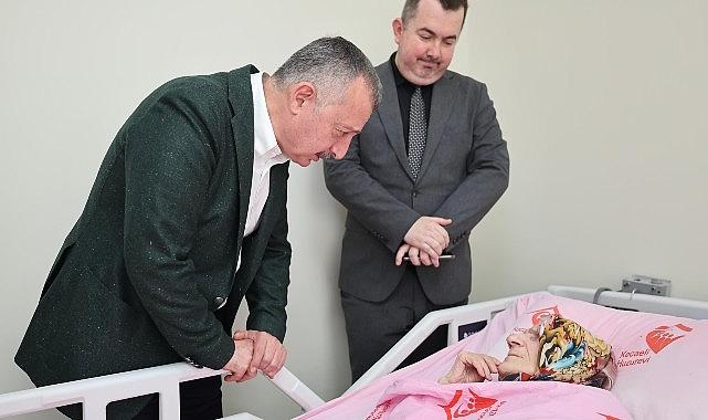 Büyükakın, Anneler Günü'nde şehit ailesi ve huzurevine gitti