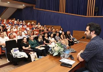 Oyuncu Uğur Uzunel, Marmarabirlik işçileriyle Rıfat Ilgaz'ı konuştu