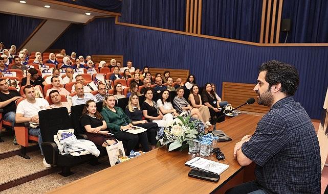Oyuncu Uğur Uzunel, Marmarabirlik işçileriyle Rıfat Ilgaz'ı konuştu