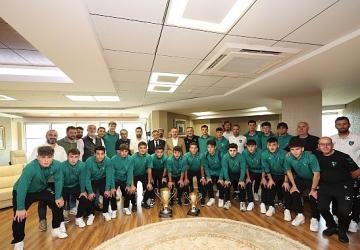 Kocaelispor'un şampiyon gençleri Büyükakın'a geldi