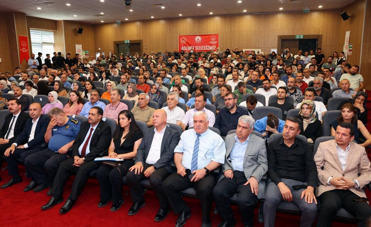 Adıyaman'da ‘Ailenin Korunması ve Güçlendirilmesi İl Eylem Planı Çalıştayı’ gerçekleştirildi Adıyaman'da ‘Ailenin Korunması ve Güçlendirilmesi İl Eylem Planı Çalıştayı’ gerçekleştirildi
