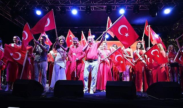 Kemer'de 19 Mayıs coşkusu İkilem Kemer'de konser verdi