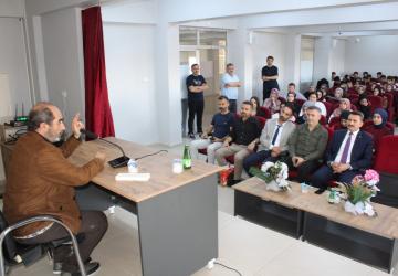 Eğitimci-Yazar Ömer Demirbağ öğrencilerle ahlak ve sorumluluk bilinci üzerine buluştu