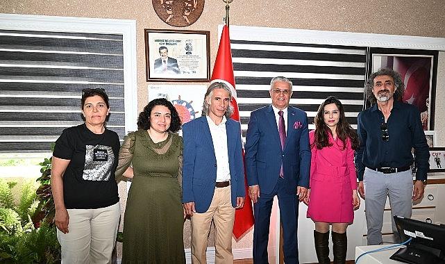 Göynük Ortaokul Müdüründen Başkan Topaloğlu'na ziyaret Göynük Ortaokul Müdüründen Başkan Topaloğlu'na ziyaret
