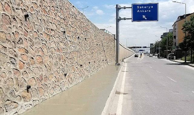 Kartepe İstasyon Mahallesi'nde yaya kaldırımı tamam Kartepe İstasyon Mahallesi'nde yaya kaldırımı tamam