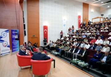 ‘Kürsülerden Sıralara’ söyleşisi: Bakan yardımcısı Ahmet Aydın öğrencilerle buluştu