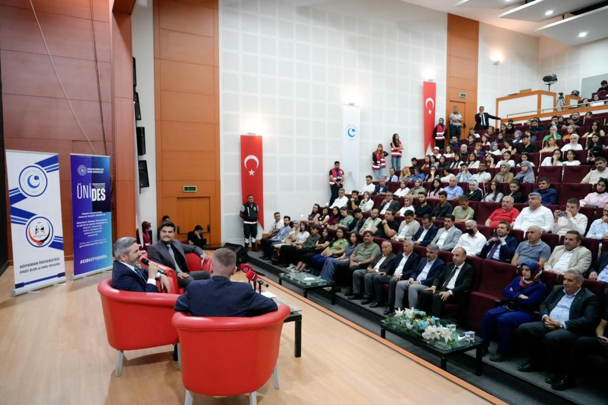 ‘Kürsülerden Sıralara’ söyleşisi: Bakan yardımcısı Ahmet Aydın öğrencilerle buluştu ‘Kürsülerden Sıralara’ söyleşisi: Bakan yardımcısı Ahmet Aydın öğrencilerle buluştu