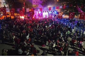 Gölcük Halkı 19 Mayıs Coşkusunu Fener Alayı ile Kutladı