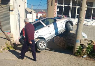 Otomobiller çarpıştı: 5’i öğretmen 6 yaralı
