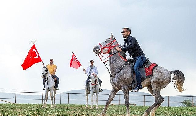 Anadolu Selçuklu Fotoğraf Derneği'nden Atlı Safari Keyfi: Üyeler ve Aileleri Unutulmaz Bir Gün Yaşadı