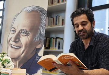 Genç oyuncu, öğrencilere “Hababam Sınıfı"nı okudu