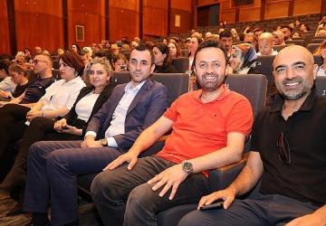 KO-MEK kursiyerlerine sahnede tam not