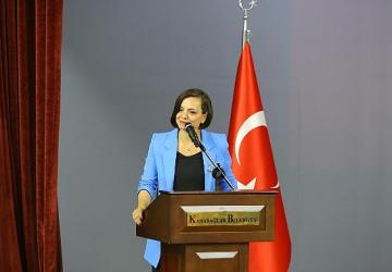 Karabağlar Belediyesi'nde aday memurlar yemin etti