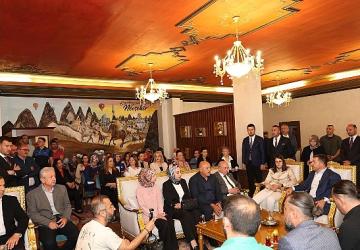 Başkan Arı, Vatandaşlarla ve Personelle Bayramlaştı