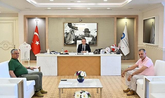 Başkan Topaloğlu'ndan ABB Başkanı Böcek'e ziyaret Başkan Topaloğlu'ndan ABB Başkanı Böcek'e ziyaret