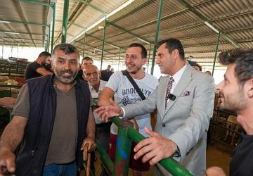 Başkan Zeyrek Canlı Hayvan Borsası'nı Ziyaret Etti