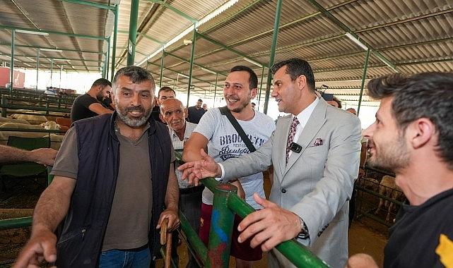 Başkan Zeyrek Canlı Hayvan Borsası'nı Ziyaret Etti Başkan Zeyrek Canlı Hayvan Borsası'nı Ziyaret Etti