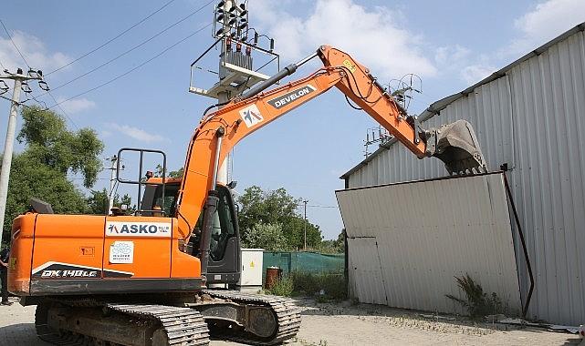 Nilüfer'de kaçak iş yeri yıkıldı Nilüfer'de kaçak iş yeri yıkıldı