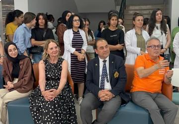 AKEM’E Rotary desteği: Öğrencilere 15 akıllı tahta ve teknolojik donanım