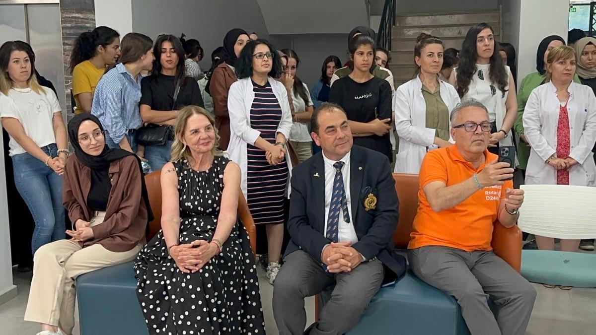 AKEM’E Rotary desteği: Öğrencilere 15 akıllı tahta ve teknolojik donanım AKEM’E Rotary desteği: Öğrencilere 15 akıllı tahta ve teknolojik donanım
