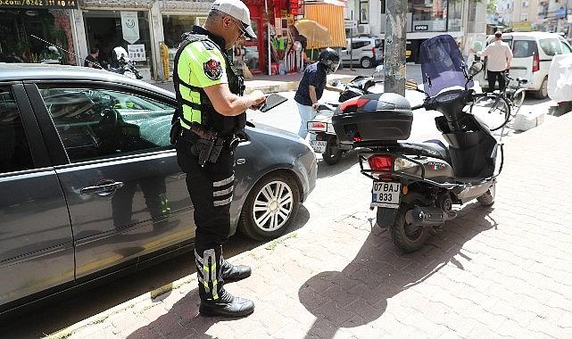 Büyükşehir'den kaldırım işgallerine denetim Büyükşehir'den kaldırım işgallerine denetim