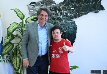 Kartepeli Sporcu Doğukan Başkan Kocaman'ı Ziyaret Etti