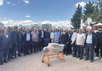 Kahta'da çiftçilere üzüm sıkma makinesi dağıtıldı
