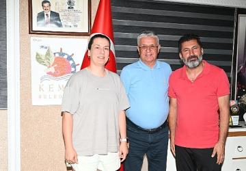 Kemer Belediyesi ücretsiz voleybol ve basketbol kursları vermeye hazırlanıyor