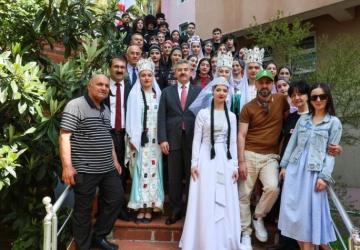 Artvin Valisi Ergün, Gürcistanlı Çocuklarla 23 Nisan Coşkusunu Paylaştı