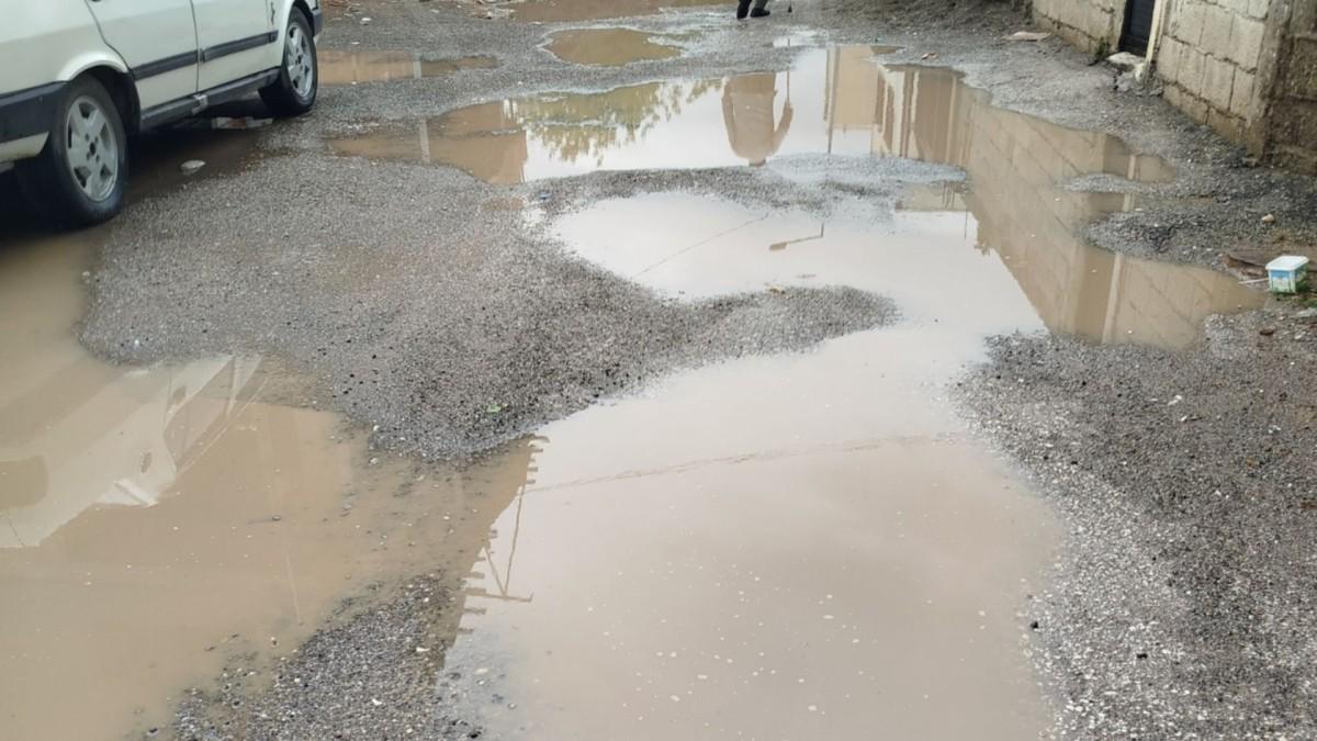 Kahta’da bozuk yollar tepki çekiyor: ‘Hizmet yok, zam var’ Kahta’da bozuk yollar tepki çekiyor: ‘Hizmet yok, zam var’