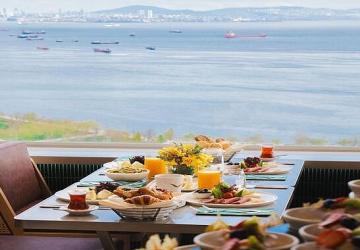 Anneler Günü'nde Marmara Denizi Manzarasında Brunch Keyfi: Sky167'de Annenize Lezzetle Taçlanan Bir Gün Hediye Edin!