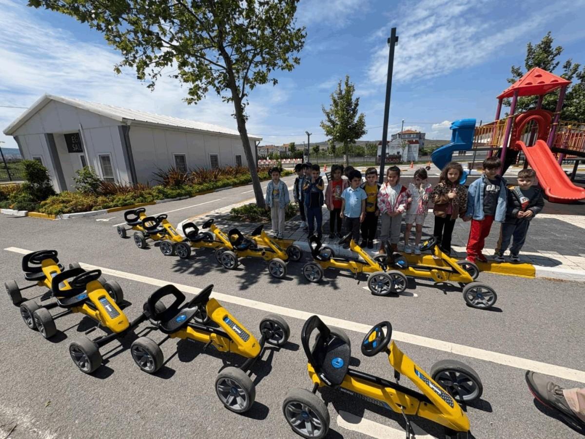 Miniklere Trafik Bilinci Uygulamalı Eğitimle Aşılanıyor Miniklere Trafik Bilinci Uygulamalı Eğitimle Aşılanıyor