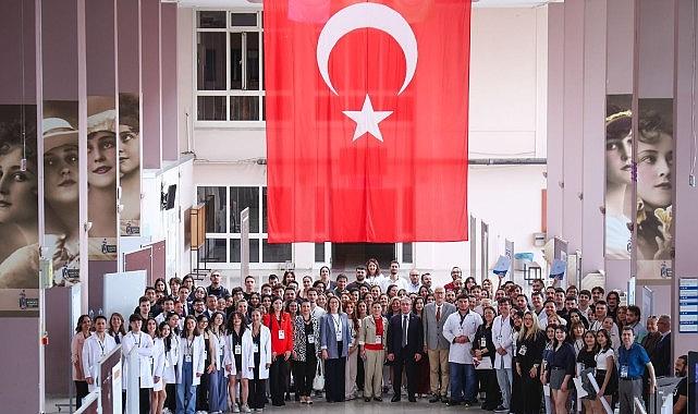 DEÜ'de Gençlik Sempozyumu ve Bilim Sanat Şenliği Coşkusu