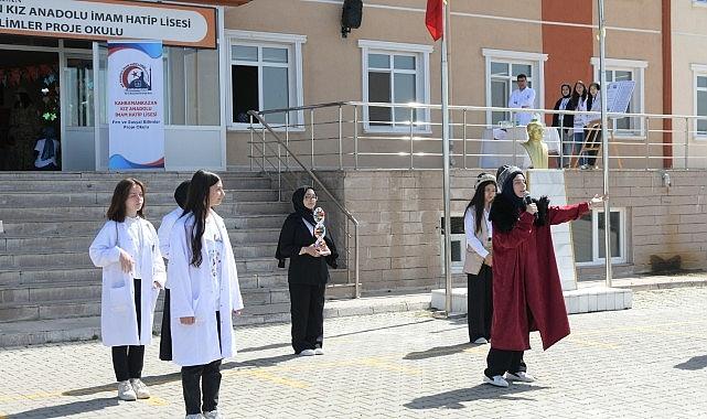 Geleceğin Mimarı Genç Beyinler Projelerini Sergiledi Geleceğin Mimarı Genç Beyinler Projelerini Sergiledi