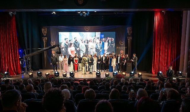 Bedia Muvahhit Tiyatro Ödülleri'nde Manisa Büyükşehir'e Büyük Onur