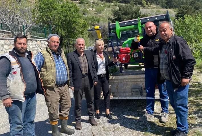 İzmir’de Çiftçilere Destek: İlaçlama Makinesi Dağıtıldı İzmir’de Çiftçilere Destek: İlaçlama Makinesi Dağıtıldı