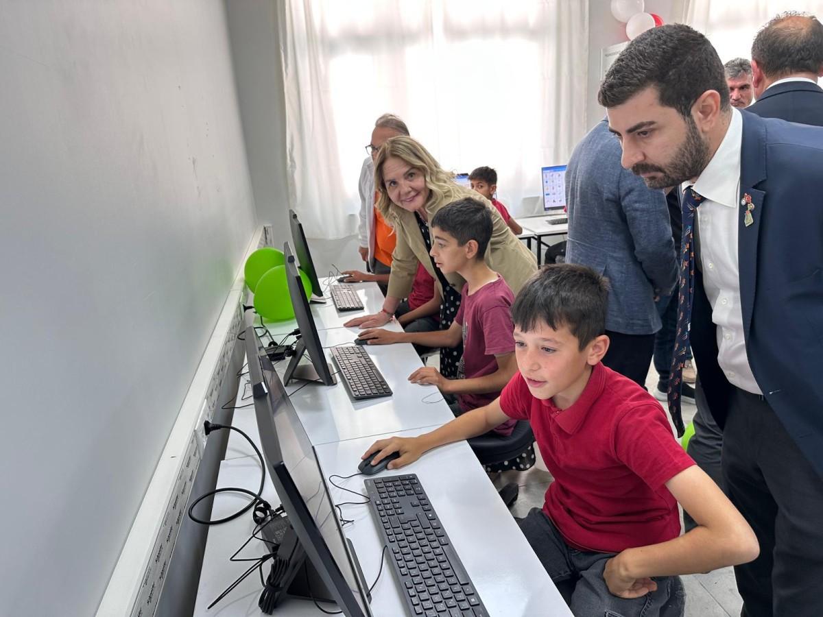 ROTARY’den Adıyaman’da eğitime kalıcı destek: İki okula bilgisayar laboratuvarı ROTARY’den Adıyaman’da eğitime kalıcı destek: İki okula bilgisayar laboratuvarı