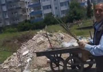 El arabası çukura girdi, Kahta Polisi yardıma koştu - Videolu Haber