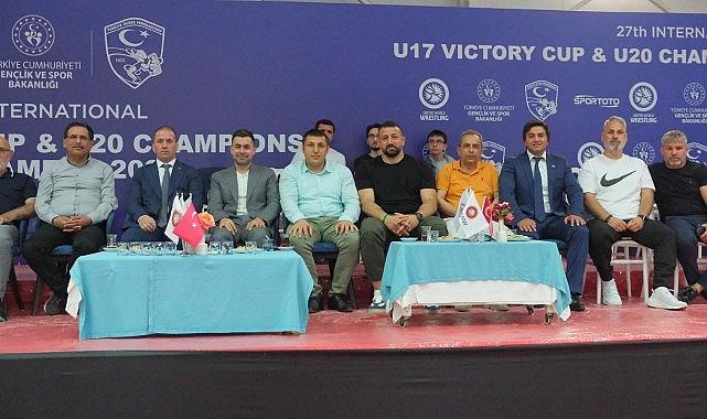 Kemer'de Uluslararası Güreş Heyecanı Kemer'de Uluslararası Güreş Heyecanı