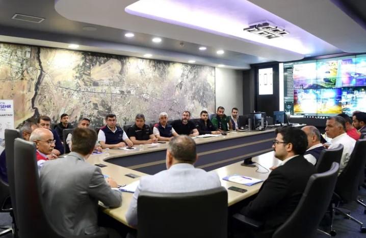 Malatya’da Sağanak Yağışın Ardından Büyükşehir Ekipleri Hızla Harekete Geçti Malatya’da Sağanak Yağışın Ardından Büyükşehir Ekipleri Hızla Harekete Geçti