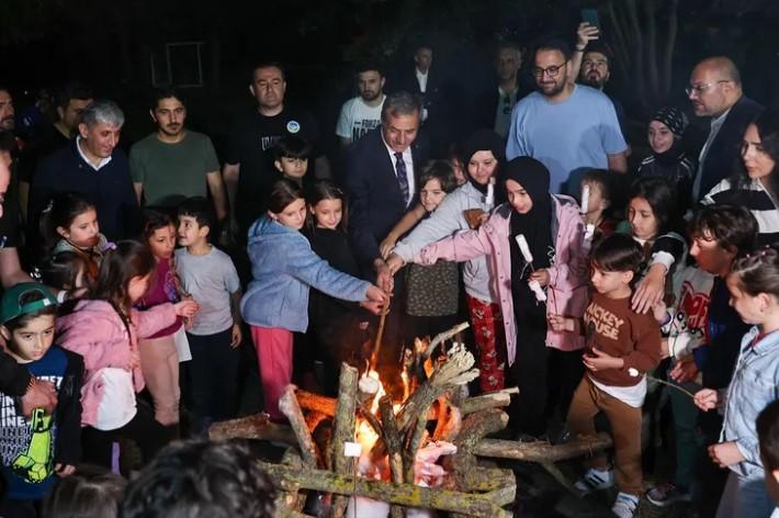 Kamp Ateşi Babalar Günü’nde Başkan Alemdar’dan Kamp Ateşi Babalar Günü’nde Başkan Alemdar’dan