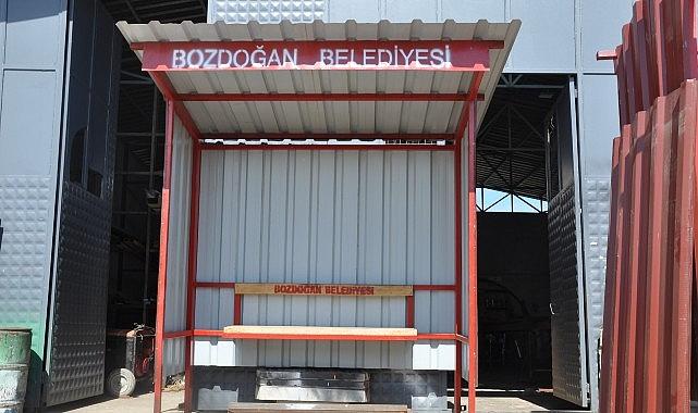 Bozdoğan Belediyesi Bankları ve Durakları Kendi İmkânlarıyla Üretiyor Tasarruf Belediyeciliği ile Kaynaklar Daha Etkin Kullanılıyor Bozdoğan Belediyesi Bankları ve Durakları Kendi İmkânlarıyla Üretiyor Tasarruf Belediyeciliği ile Kaynaklar Daha Etkin Kullanılıyor