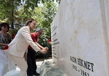Nazım Hikmet Konak'ta anıldı
